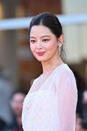 Venice Closing Red Carpet AM Xin Zhilei attending the Closing Red Carpet of the 82nd Venice International Film Festival at the Lido in Venice, Italy on September 06, 2025. Photo by Aurore Marechal ABACAPRESS.COM Venice Italy  Copyright: xMarechalxAurore ABACAx