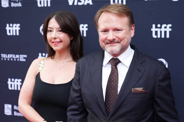 2025 Toronto International Film Festival - Wake Up Dead Man: A Knives Out Mystery TORONTO, CANADA - SEPTEMBER 6 : Karina Longworth (L) and Rian Johnson (R) attend the premiere of ‘Wake Up Dead Man: A Knives Out Mystery’ during the 2025 Toronto International Film Festival at Princess of Wales Theatre in Toronto, Ontario, Canada on September 6, 2025. Mert Alper Dervis Anadolu Ontario Canada. Editorial use only. Please get in touch for any other usage.  Copyright: x2025xAnadoluxMertxAlperxDervisx
