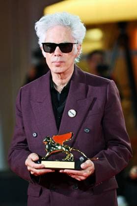 Venice Winners Red Carpet AM Jim Jarmusch poses with the Golden Lion for Best Film for Father Mother Sister Brother attending the Winners Red Carpet of the 82nd Venice International Film Festival at the Lido in Venice, Italy on September 06, 2025. Photo by Aurore Marechal ABACAPRESS.COM Venice Italy  Copyright: xMarechalxAurore ABACAx