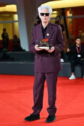 Venice Winners Red Carpet AM Jim Jarmusch poses with the Golden Lion for Best Film for Father Mother Sister Brother attending the Winners Red Carpet of the 82nd Venice International Film Festival at the Lido in Venice, Italy on September 06, 2025. Photo by Aurore Marechal ABACAPRESS.COM Venice Italy  Copyright: xMarechalxAurore ABACAx