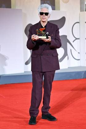 Venice Winners Red Carpet AM Jim Jarmusch poses with the Golden Lion for Best Film for Father Mother Sister Brother attending the Winners Red Carpet of the 82nd Venice International Film Festival at the Lido in Venice, Italy on September 06, 2025. Photo by Aurore Marechal ABACAPRESS.COM Venice Italy  Copyright: xMarechalxAurore ABACAx