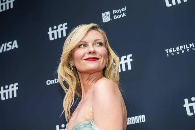 September 6, 2025, Toronto, On, Canada: Kirsten Dunst arrives on the red carpet for öÄuRoofmanöÄÃ¹ at the Toronto International Film Festival in Toronto, Saturday, Sept. 6, 2025. Toronto Canada  - ZUMAc35_ 20250906_zaf_c35_089 Copyright: xLauraxProctorx