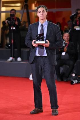 Venice Winners Red Carpet AM Giacomo Covi poses with Orizzonti Best Actor Award for Un Anno di Scuola (A Year of School) attending the Winners Red Carpet of the 82nd Venice International Film Festival at the Lido in Venice, Italy on September 06, 2025. Photo by Aurore Marechal ABACAPRESS.COM Venice Italy  Copyright: xMarechalxAurore ABACAx