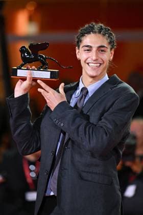 Venice Winners Red Carpet AM Giacomo Covi poses with Orizzonti Best Actor Award for Un Anno di Scuola (A Year of School) attending the Winners Red Carpet of the 82nd Venice International Film Festival at the Lido in Venice, Italy on September 06, 2025. Photo by Aurore Marechal ABACAPRESS.COM Venice Italy  Copyright: xMarechalxAurore ABACAx