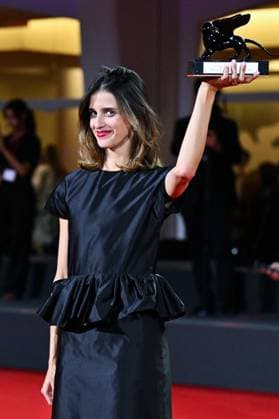 Venice Winners Red Carpet AM Benedetta Porcaroli poses with the Orizzonti Best Actress Award for Il Rapimento Di Arabella (The Kidnapping Of Arabella) attending the Winners Red Carpet of the 82nd Venice International Film Festival at the Lido in Venice, Italy on September 06, 2025. Photo by Aurore Marechal ABACAPRESS.COM Venice Italy  Copyright: xMarechalxAurore ABACAx