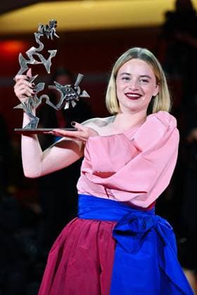 Venice Winners Red Carpet AM Luna Wedler poses with the Marcello Mastroianni Award for Best Young Actress for Silent Friend attending the Winners Red Carpet of the 82nd Venice International Film Festival at the Lido in Venice, Italy on September 06, 2025. Photo by Aurore Marechal ABACAPRESS.COM Venice Italy  Copyright: xMarechalxAurore ABACAx