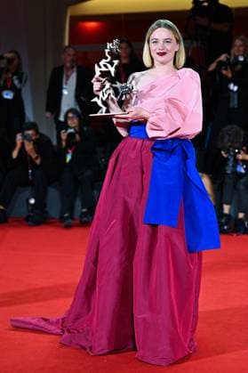 Venice Winners Red Carpet AM Luna Wedler poses with the Marcello Mastroianni Award for Best Young Actress for Silent Friend attending the Winners Red Carpet of the 82nd Venice International Film Festival at the Lido in Venice, Italy on September 06, 2025. Photo by Aurore Marechal ABACAPRESS.COM Venice Italy  Copyright: xMarechalxAurore ABACAx