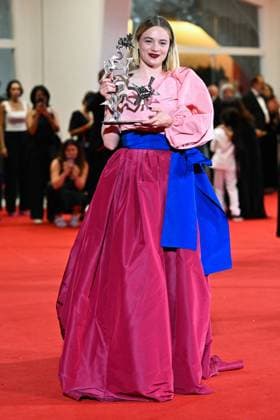 Venice Winners Red Carpet AM Luna Wedler poses with the Marcello Mastroianni Award for Best Young Actress for Silent Friend attending the Winners Red Carpet of the 82nd Venice International Film Festival at the Lido in Venice, Italy on September 06, 2025. Photo by Aurore Marechal ABACAPRESS.COM Venice Italy  Copyright: xMarechalxAurore ABACAx