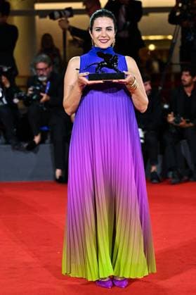 Venice Winners Red Carpet AM Negar Motevalymeidanshah poses with the Venice Immersive Special Jury Prize for Less Than 5gr of Saffron attending the Winners Red Carpet of the 82nd Venice International Film Festival at the Lido in Venice, Italy on September 06, 2025. Photo by Aurore Marechal ABACAPRESS.COM Venice Italy  Copyright: xMarechalxAurore ABACAx