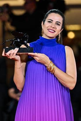 Venice Winners Red Carpet AM Negar Motevalymeidanshah poses with the Venice Immersive Special Jury Prize for Less Than 5gr of Saffron attending the Winners Red Carpet of the 82nd Venice International Film Festival at the Lido in Venice, Italy on September 06, 2025. Photo by Aurore Marechal ABACAPRESS.COM Venice Italy  Copyright: xMarechalxAurore ABACAx