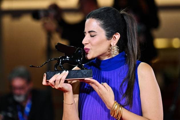 Venice Winners Red Carpet AM Negar Motevalymeidanshah poses with the Venice Immersive Special Jury Prize for Less Than 5gr of Saffron attending the Winners Red Carpet of the 82nd Venice International Film Festival at the Lido in Venice, Italy on September 06, 2025. Photo by Aurore Marechal ABACAPRESS.COM Venice Italy  Copyright: xMarechalxAurore ABACAx