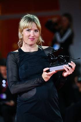 Venice Winners Red Carpet AM Lovisa Siren poses with the Orizzonti Best Short Film Award for Without Kelly attending the Winners Red Carpet of the 82nd Venice International Film Festival at the Lido in Venice, Italy on September 06, 2025. Photo by Aurore Marechal ABACAPRESS.COM Venice Italy  Copyright: xMarechalxAurore ABACAx
