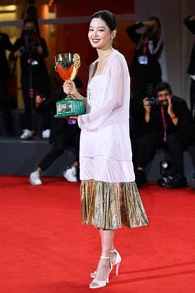 Venice Winners Red Carpet AM Xin Zhilei poses with the Coppa Volpi for Best Actress for The Sun Rises on Us All attending the Winners Red Carpet of the 82nd Venice International Film Festival at the Lido in Venice, Italy on September 06, 2025. Photo by Aurore Marechal ABACAPRESS.COM Venice Italy  Copyright: xMarechalxAurore ABACAx