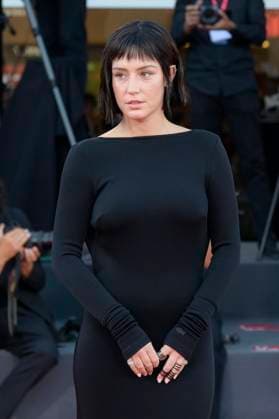 Closing ceremony red carpet in Venice Lido, Italy - 06 Sep 2025 Adele Exarchopoulos attends the closing ceremony red carpet of 82nd Venice Film Festival in Venice Lido at Palazzo del Cinema. Venice Lido Italy Copyright: xMarioxCartellix xSOPAxImagesx _DSC7874