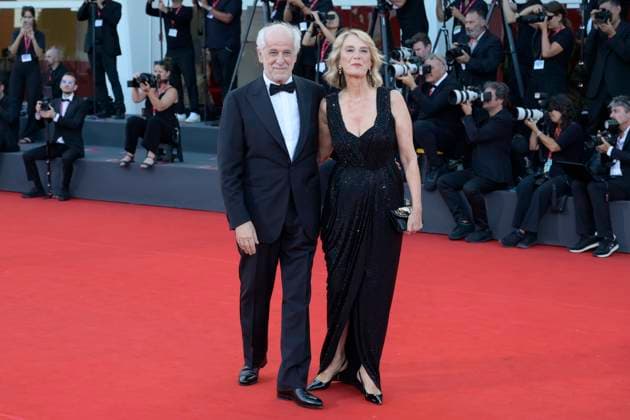 Closing ceremony red carpet in Venice Lido, Italy - 06 Sep 2025 Tony Servillo (l) and Manuela Lamanna (r) attend the closing ceremony red carpet of 82nd Venice Film Festival in Venice Lido at Palazzo del Cinema. Venice Lido Italy Copyright: xMarioxCartellix xSOPAxImagesx _DSC8121