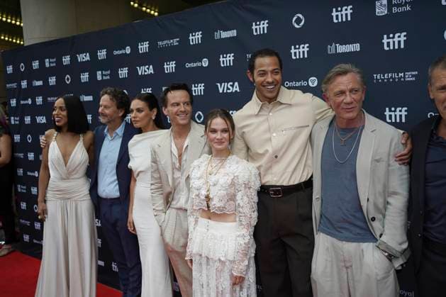 2025 Toronto International Film Festival - Wake Up Dead Man: A Knives Out Mystery Premiere (L-R) Kerry Washington, Ram Bergman, Mila Kunis, Andrew Scott, Cailee Spaeny, Daryl McCormack, Daniel Craig attend the red carpet for the ˜Wake Up Dead Man: A Knives Out Mystery™ premiere during the 2025 Toronto International Film Festival at Princess of Wales Theatre. on September 6, 2025 in Toronto, Canada. (Photo by Leonardo Ramirez Eyepix Group) Copyright: xLeonardoxRamirez xEyepixxGroupx LR_06092025_167826
