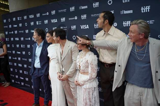 2025 Toronto International Film Festival - Wake Up Dead Man: A Knives Out Mystery Premiere (L-R) Ram Bergman, Mila Kunis, Andrew Scott, Cailee Spaeny, Daryl McCormack, Daniel Craig attend the red carpet for the ˜Wake Up Dead Man: A Knives Out Mystery™ premiere during the 2025 Toronto International Film Festival at Princess of Wales Theatre. on September 6, 2025 in Toronto, Canada. (Photo by Leonardo Ramirez Eyepix Group) Copyright: xLeonardoxRamirez xEyepixxGroupx LR_06092025_167813
