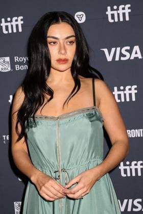 50eme Festival du Film de Toronto 06 Septembre 2025 50th Toronto International Film Festival Red carpet of the film Sacrifice Charli xcx 448402 2025 09 06 Toronto Canada  Copyright: xIsabellexVautierx xStarfacex STAR_448402_036