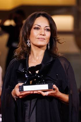 News - 2025 Winners Photocall - The 82nd Venice International Film Festival Maryam Touzani poses with the Venice Spotlight Armani Beauty Audience Award for Calle Malaga during the winners photocall at the 82nd Venice International Film Festival on September 06, 2025 in Venice, Italy. Photo: Cinzia Camela. Lido di Venezia Palazzo del Cinema Italy Copyright: xCinziaxCamelax xLiveMediax LPN_2012799
