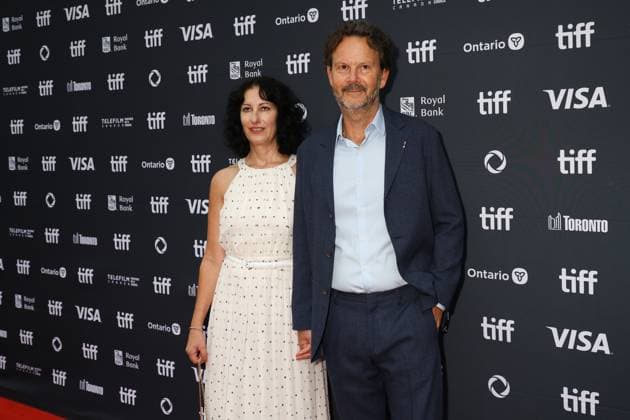 50eme Festival du Film de Toronto 06 Septembre 2025 50th Toronto International Film Festival Red carpet of the film Wake up dead man a knives out mystery Producer Ram Bergman and his wife 448402 2025 09 06 Toronto Canada  Copyright: xIsabellexVautierx xStarfacex STAR_448402_139
