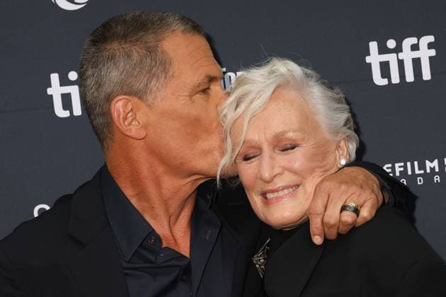 50eme Festival du Film de Toronto 06 Septembre 2025 50th Toronto International Film Festival Red carpet of the film Wake up dead man a knives out mystery Josh Brolin and Glenn Close 448402 2025 09 06 Toronto Canada  Copyright: xIsabellexVautierx xStarfacex STAR_448402_201
