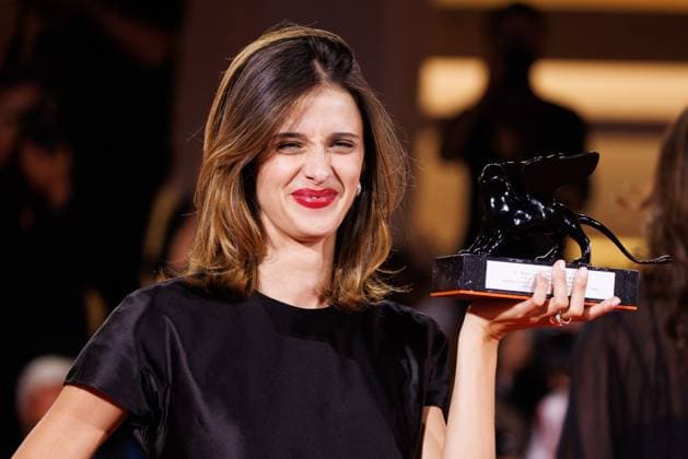 News - 2025 Winners Photocall - The 82nd Venice International Film Festival Benedetta Porcaroli poses with the Orizzonti Best Actress Award for Il Rapimento Di Arabella during the winners photocall at the 82nd Venice International Film Festival on September 06, 2025 in Venice, Italy. Photo: Cinzia Camela. Lido di Venezia Palazzo del Cinema Italy Copyright: xCinziaxCamelax xLiveMediax LPN_2012808