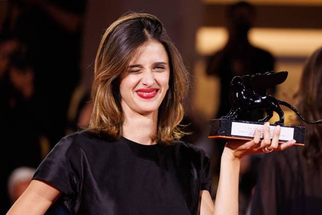 News - 2025 Winners Photocall - The 82nd Venice International Film Festival Benedetta Porcaroli poses with the Orizzonti Best Actress Award for Il Rapimento Di Arabella during the winners photocall at the 82nd Venice International Film Festival on September 06, 2025 in Venice, Italy. Photo: Cinzia Camela. Lido di Venezia Palazzo del Cinema Italy Copyright: xCinziaxCamelax xLiveMediax LPN_2012809