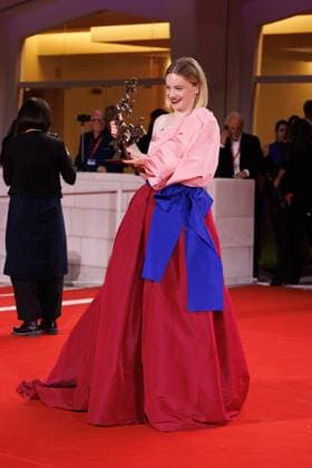 News - 2025 Winners Photocall - The 82nd Venice International Film Festival Luna Wedler poses with the Marcello Mastroianni Award for Best Young Actress for Silent Friend during the winners photocall at the 82nd Venice International Film Festival on September 06, 2025 in Venice, Italy. Photo: Cinzia Camela. Lido di Venezia Palazzo del Cinema Italy Copyright: xCinziaxCamelax xLiveMediax LPN_2012817