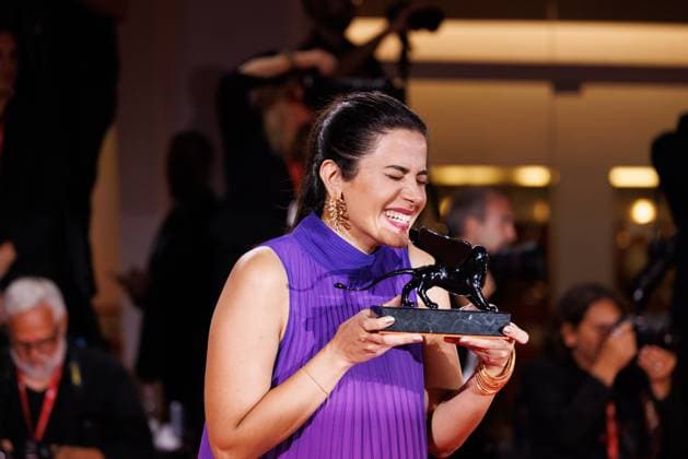 News - 2025 Winners Photocall - The 82nd Venice International Film Festival Negar Motevalymeidanshah poses with the Venice Immersive Special Jury Prize for Less Than 5gr of Saffron during the winners photocall at the 82nd Venice International Film Festival on September 06, 2025 in Venice, Italy. Photo: Cinzia Camela. Lido di Venezia Palazzo del Cinema Italy Copyright: xCinziaxCamelax xLiveMediax LPN_2012830