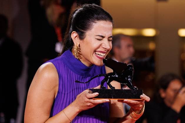 News - 2025 Winners Photocall - The 82nd Venice International Film Festival Negar Motevalymeidanshah poses with the Venice Immersive Special Jury Prize for Less Than 5gr of Saffron during the winners photocall at the 82nd Venice International Film Festival on September 06, 2025 in Venice, Italy. Photo: Cinzia Camela. Lido di Venezia Palazzo del Cinema Italy Copyright: xCinziaxCamelax xLiveMediax LPN_2012831