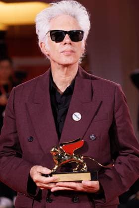 News - 2025 Winners Photocall - The 82nd Venice International Film Festival Jim Jarmusch poses with the Golden Lion for Best Film for Father Mother Sister Brother during the winners photocall at the 82nd Venice International Film Festival on September 06, 2025 in Venice, Italy. Photo: Cinzia Camela. Lido di Venezia Palazzo del Cinema Italy Copyright: xCinziaxCamelax xLiveMediax LPN_2012904