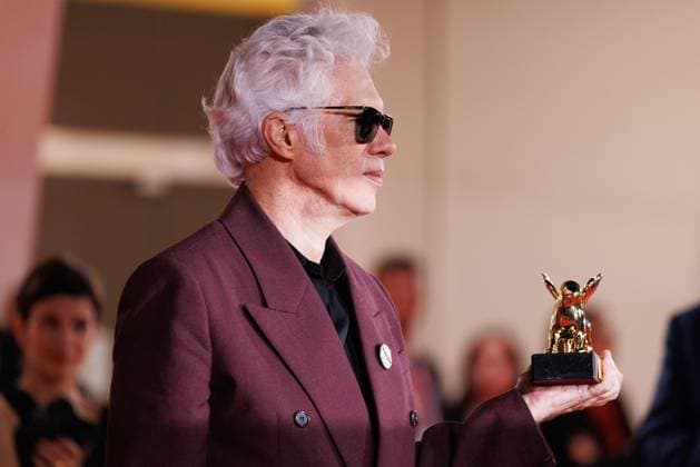 News - 2025 Winners Photocall - The 82nd Venice International Film Festival Jim Jarmusch poses with the Golden Lion for Best Film for Father Mother Sister Brother during the winners photocall at the 82nd Venice International Film Festival on September 06, 2025 in Venice, Italy. Photo: Cinzia Camela. Lido di Venezia Palazzo del Cinema Italy Copyright: xCinziaxCamelax xLiveMediax LPN_2012912