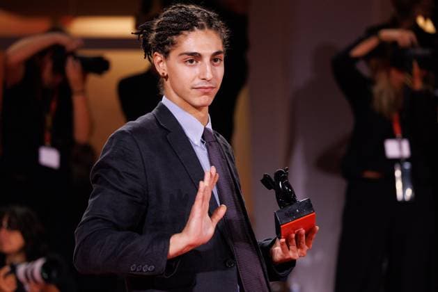 News - 2025 Winners Photocall - The 82nd Venice International Film Festival Giacomo Covi poses with Orizzonti Best Actor Award for Un Anno di Scuola (A Year of School) during the winners photocall at the 82nd Venice International Film Festival on September 06, 2025 in Venice, Italy. Photo: Cinzia Camela. Lido di Venezia Palazzo del Cinema Italy Copyright: xCinziaxCamelax xLiveMediax LPN_2012935