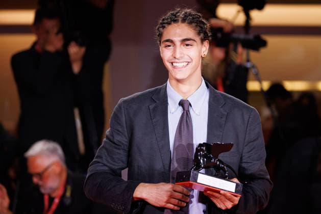 News - 2025 Winners Photocall - The 82nd Venice International Film Festival Giacomo Covi poses with Orizzonti Best Actor Award for Un Anno di Scuola (A Year of School) during the winners photocall at the 82nd Venice International Film Festival on September 06, 2025 in Venice, Italy. Photo: Cinzia Camela. Lido di Venezia Palazzo del Cinema Italy Copyright: xCinziaxCamelax xLiveMediax LPN_2012939