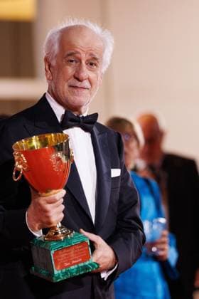 News - 2025 Winners Photocall - The 82nd Venice International Film Festival Toni Servillo poses with the Coppa Volpi for Best Actor for La Grazia during the winners photocall at the 82nd Venice International Film Festival on September 06, 2025 in Venice, Italy. Photo: Cinzia Camela. Lido di Venezia Palazzo del Cinema Italy Copyright: xCinziaxCamelax xLiveMediax LPN_2012957