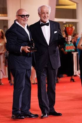 News - 2025 Winners Photocall - The 82nd Venice International Film Festival Gianfranco Rosi poses with the Special Jury Prize for Below the Clouds and Toni Servillo poses with the Coppa Volpi for Best Actor for La Grazia during the winners photocall at the 82nd Venice International Film Festival on September 06, 2025 in Venice, Italy. Photo: Cinzia Camela. Lido di Venezia Palazzo del Cinema Italy Copyright: xCinziaxCamelax xLiveMediax LPN_2012959