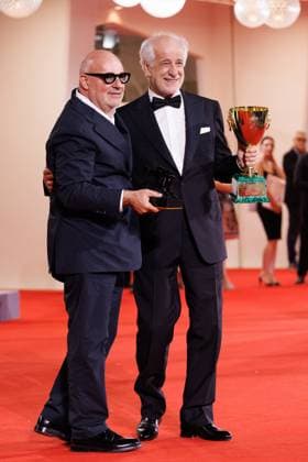 News - 2025 Winners Photocall - The 82nd Venice International Film Festival Gianfranco Rosi poses with the Special Jury Prize for Below the Clouds and Toni Servillo poses with the Coppa Volpi for Best Actor for La Grazia during the winners photocall at the 82nd Venice International Film Festival on September 06, 2025 in Venice, Italy. Photo: Cinzia Camela. Lido di Venezia Palazzo del Cinema Italy Copyright: xCinziaxCamelax xLiveMediax LPN_2012964