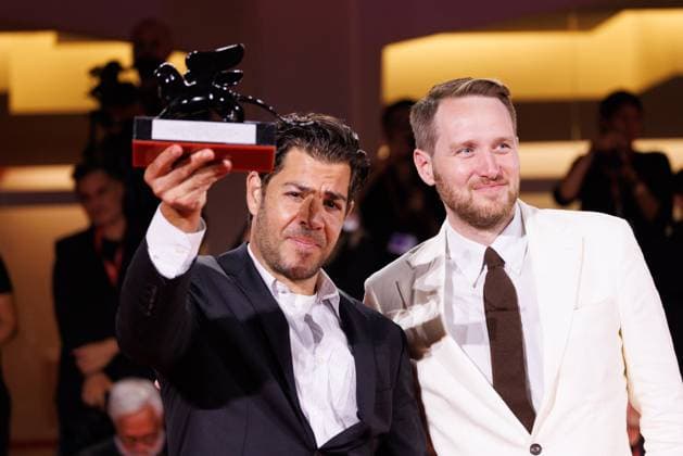 News - 2025 Winners Photocall - The 82nd Venice International Film Festival (R-L) James A. Smith and Joe Beshenkovsky pose with the Venice Classics Best Documentary on Cinema Award for Mata Hari during the winners photocall at the 82nd Venice International Film Festival on September 06, 2025 in Venice, Italy. Photo: Cinzia Camela. Lido di Venezia Palazzo del Cinema Italy Copyright: xCinziaxCamelax xLiveMediax LPN_2012973