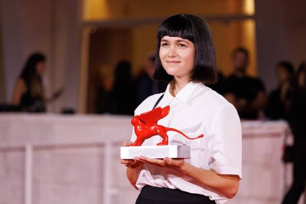 News - 2025 Winners Photocall - The 82nd Venice International Film Festival Nastia Korkia poses with the Luigi De Laurentis Award for Debut Film for Short Summer during the winners photocall at the 82nd Venice International Film Festival on September 06, 2025 in Venice, Italy. Photo: Cinzia Camela. Lido di Venezia Palazzo del Cinema Italy Copyright: xCinziaxCamelax xLiveMediax LPN_2012976
