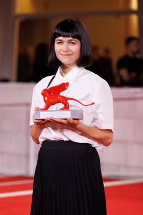News - 2025 Winners Photocall - The 82nd Venice International Film Festival Nastia Korkia poses with the Luigi De Laurentis Award for Debut Film for Short Summer during the winners photocall at the 82nd Venice International Film Festival on September 06, 2025 in Venice, Italy. Photo: Cinzia Camela. Lido di Venezia Palazzo del Cinema Italy Copyright: xCinziaxCamelax xLiveMediax LPN_2012977