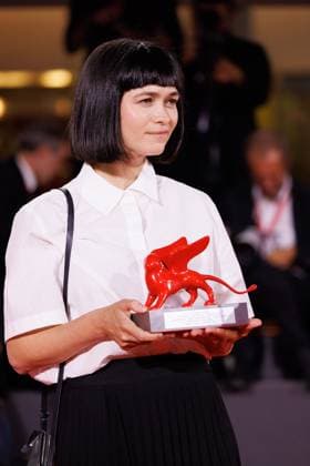 News - 2025 Winners Photocall - The 82nd Venice International Film Festival Nastia Korkia poses with the Luigi De Laurentis Award for Debut Film for Short Summer during the winners photocall at the 82nd Venice International Film Festival on September 06, 2025 in Venice, Italy. Photo: Cinzia Camela. Lido di Venezia Palazzo del Cinema Italy Copyright: xCinziaxCamelax xLiveMediax LPN_2012981