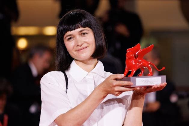 News - 2025 Winners Photocall - The 82nd Venice International Film Festival Nastia Korkia poses with the Luigi De Laurentis Award for Debut Film for Short Summer during the winners photocall at the 82nd Venice International Film Festival on September 06, 2025 in Venice, Italy. Photo: Cinzia Camela. Lido di Venezia Palazzo del Cinema Italy Copyright: xCinziaxCamelax xLiveMediax LPN_2012983