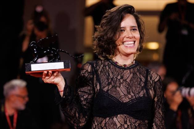 News - 2025 Winners Photocall - The 82nd Venice International Film Festival Ana Cristina Barragan poses with the Orizzonti Best Screenplay Award for Hiedra (The Ivy) during the winners photocall at the 82nd Venice International Film Festival on September 06, 2025 in Venice, Italy. Photo: Cinzia Camela. Lido di Venezia Palazzo del Cinema Italy Copyright: xCinziaxCamelax xLiveMediax LPN_2012990