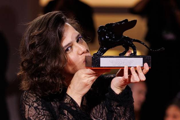 News - 2025 Winners Photocall - The 82nd Venice International Film Festival Ana Cristina Barragan poses with the Orizzonti Best Screenplay Award for Hiedra (The Ivy) during the winners photocall at the 82nd Venice International Film Festival on September 06, 2025 in Venice, Italy. Photo: Cinzia Camela. Lido di Venezia Palazzo del Cinema Italy Copyright: xCinziaxCamelax xLiveMediax LPN_2012994