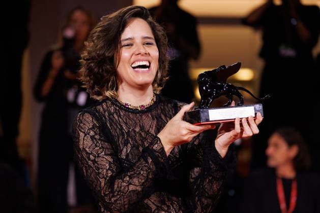 News - 2025 Winners Photocall - The 82nd Venice International Film Festival Ana Cristina Barragan poses with the Orizzonti Best Screenplay Award for Hiedra (The Ivy) during the winners photocall at the 82nd Venice International Film Festival on September 06, 2025 in Venice, Italy. Photo: Cinzia Camela. Lido di Venezia Palazzo del Cinema Italy Copyright: xCinziaxCamelax xLiveMediax LPN_2012995