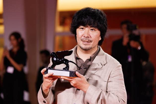 News - 2025 Winners Photocall - The 82nd Venice International Film Festival Akio Fujimoto poses with the Orizzonti Special Jury Prize for Hara Watan (Lost Land) during the winners photocall at the 82nd Venice International Film Festival on September 06, 2025 in Venice, Italy. Photo: Cinzia Camela. Lido di Venezia Palazzo del Cinema Italy Copyright: xCinziaxCamelax xLiveMediax LPN_2013008