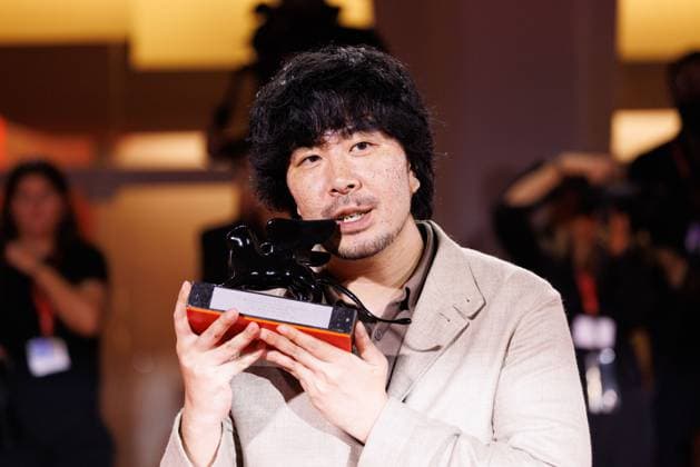 News - 2025 Winners Photocall - The 82nd Venice International Film Festival Akio Fujimoto poses with the Orizzonti Special Jury Prize for Hara Watan (Lost Land) during the winners photocall at the 82nd Venice International Film Festival on September 06, 2025 in Venice, Italy. Photo: Cinzia Camela. Lido di Venezia Palazzo del Cinema Italy Copyright: xCinziaxCamelax xLiveMediax LPN_2013010