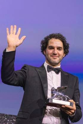 Benny Safdie with the Silver Lion for Best Director for The Smashing Machine at the award ceremony of the Biennale di Venezia 2025 82 Venice International Film Festival at the Palazzo del Cinema Venice, 06 09 2025 Foto:xDaziramx xFuturexImagex awards_5906