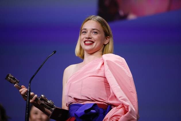 Award Winners, 82nd Venice International Film Festival Luna Wedler after being awarded the Marcello Mastroianni Award for Best Young Actress for Silent Friend . Venice, Italy 06 September 2025, Credit:Mirco Toniolo Avalon Italy, Venice  Copyright: xMircoxToniolox xAvalonx 1034802095