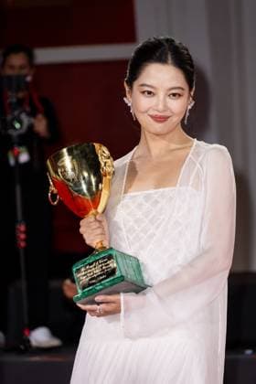 82nd Venice Film Festival Red carpet winners Palazzo del Cinema - Venice Lido, Italy Xin Zhilei 82nd Venice Film Festival Red carpet winners Palazzo del Cinema - Venice Lido, Italy 6th September 2025  Copyright: xMAXxMONTINGELLI SGPx